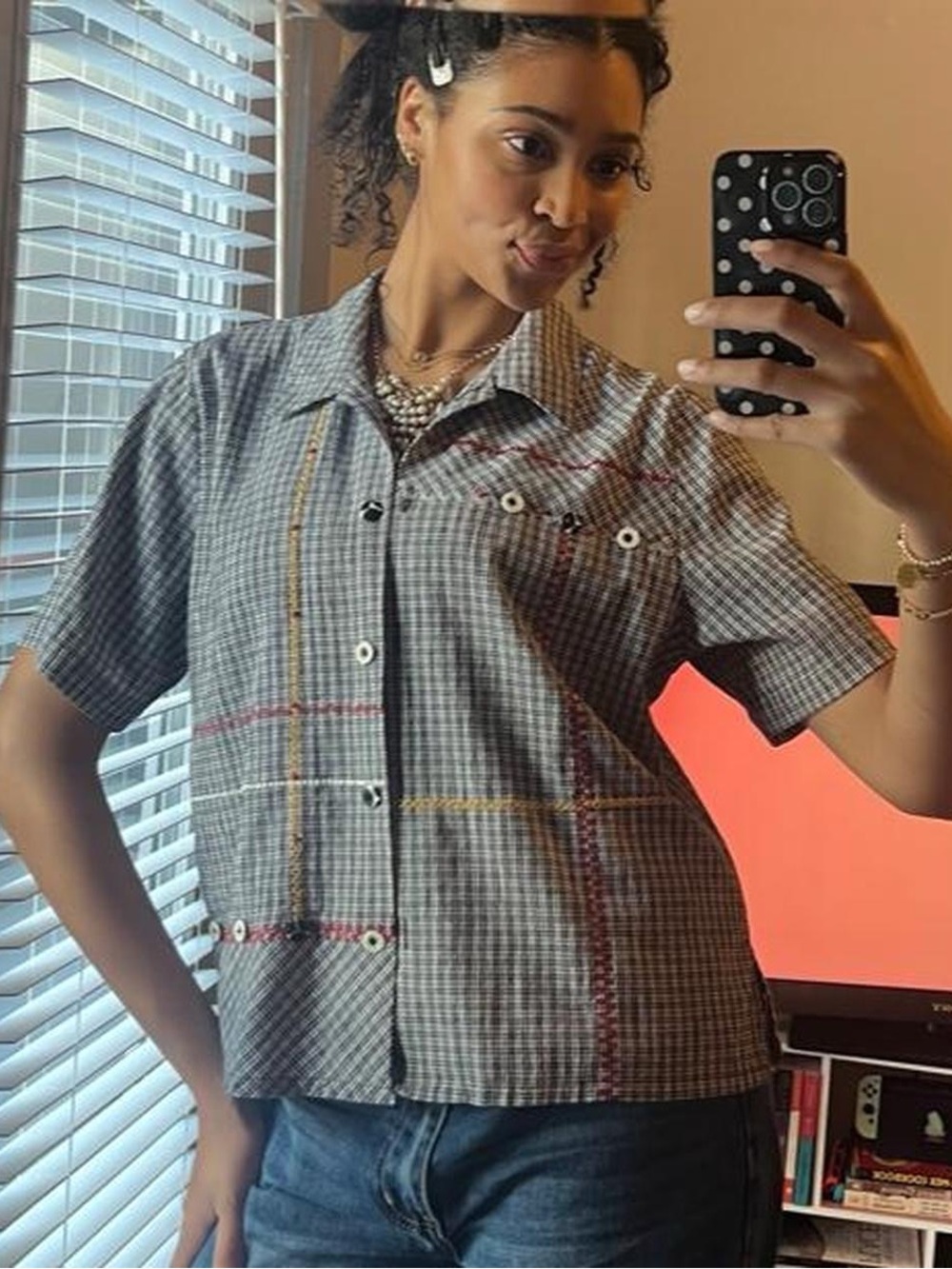 VTG  plaid whimsical button-up te